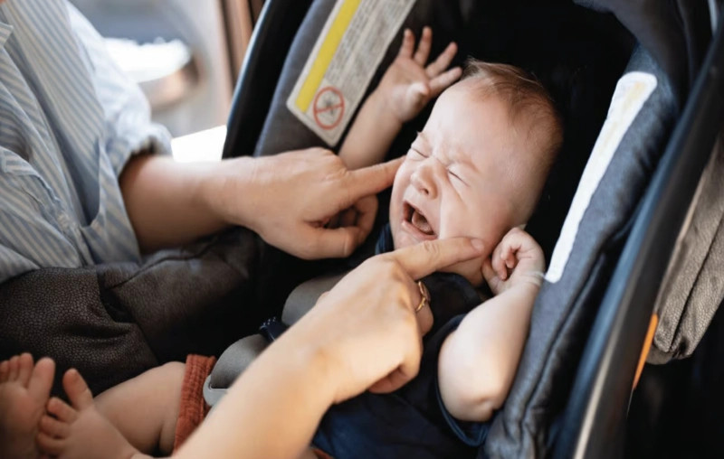 Mẹo hay giúp các bé yêu cảm thấy thoải mái và thích thú khi ngồi trên ghế ô tô suốt hành trình