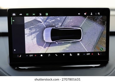 Màn hình điều khiển trung tâm và hệ thống camera 360 độ trên VinFast VF MPV 7