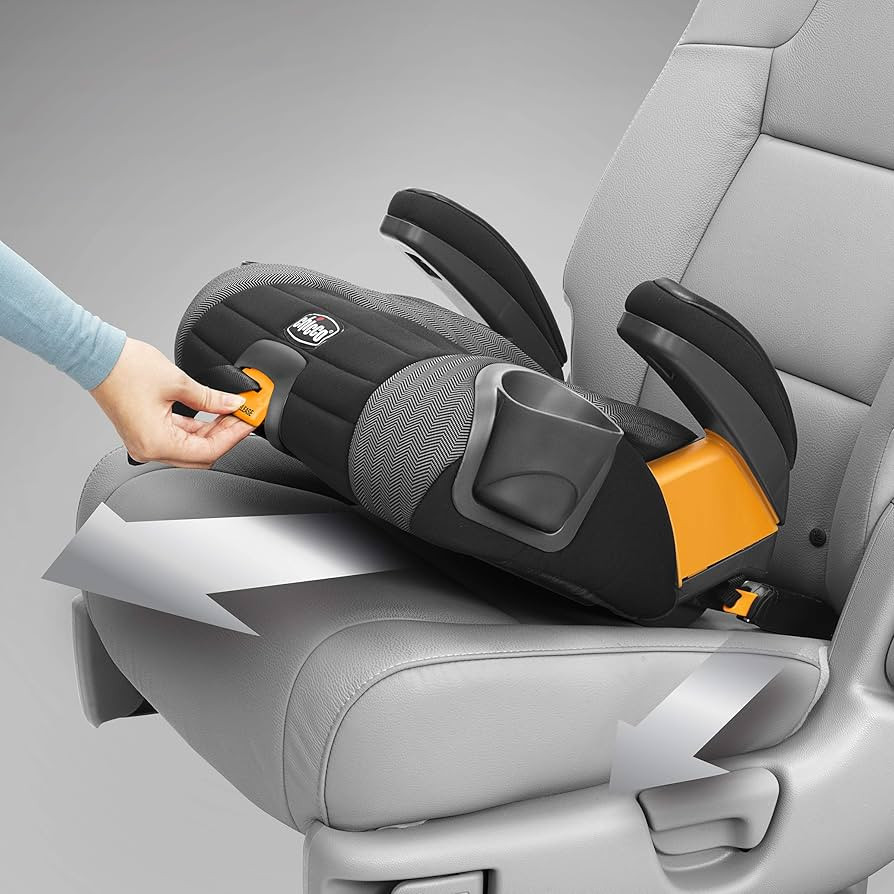 Đệm an toàn trẻ em Chicco GoFit Plus không lưng gọn nhẹ có chốt LATCH