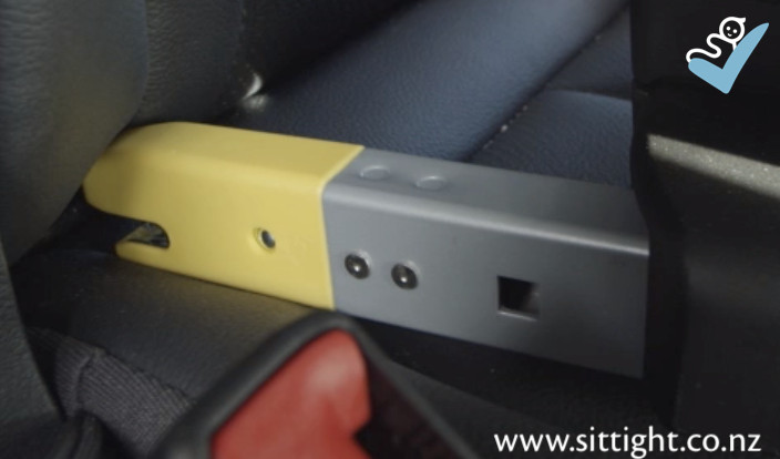 He thong chot Isofix cua dem an toan tre em tren o to dam bao co dinh chac chan