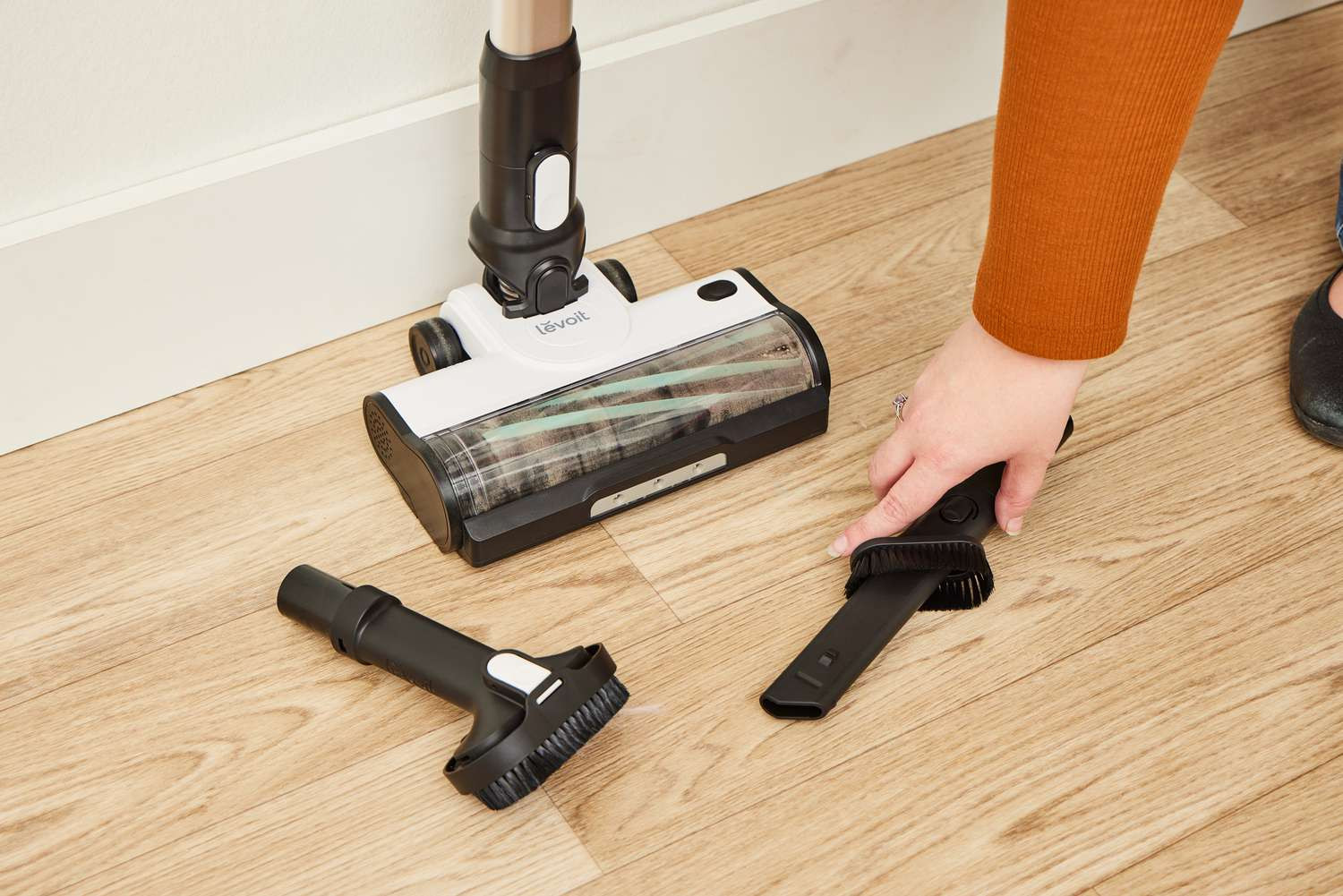 Các dụng cụ cần thiết để vệ sinh ghế an toàn trẻ em trên ô tô tại nhà