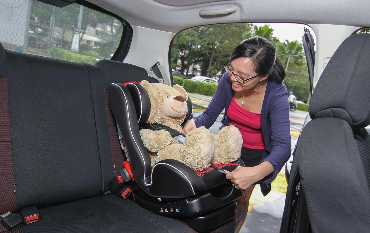 Tuỳ thuộc vào độ tuổi, vóc dáng sẽ có các loại thiết bị an toàn phù hợp để bảo vệ trẻ em khi ngồi trên ô tô