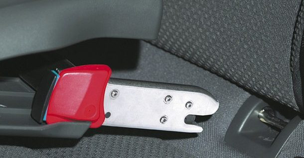 Lắp đặt ghế an toàn trẻ em có hệ thống ISOFIX chắc chắn trên xe ô tô