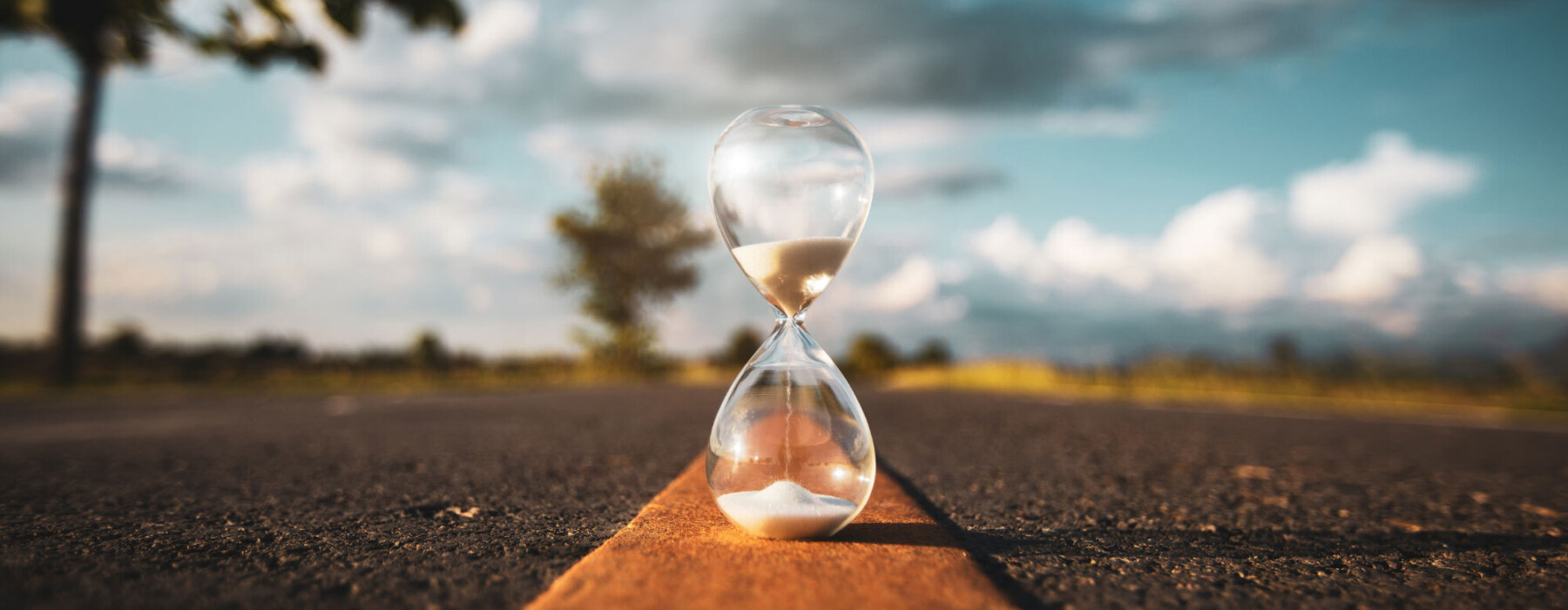 Minh họa về sự trôi qua của thời gian ảnh hưởng đến độ bền của các thiết bị an toàn