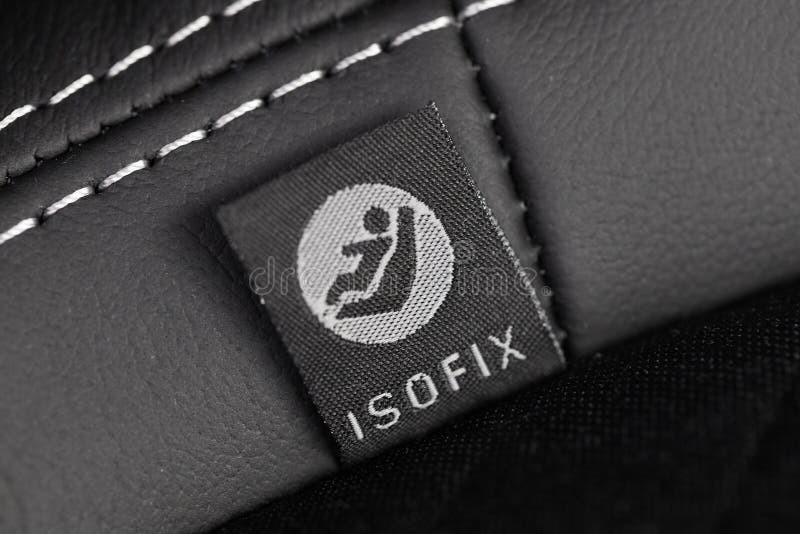 Cách kiểm tra vị trí móc sắt ISOFIX để lắp ghế an toàn trẻ em