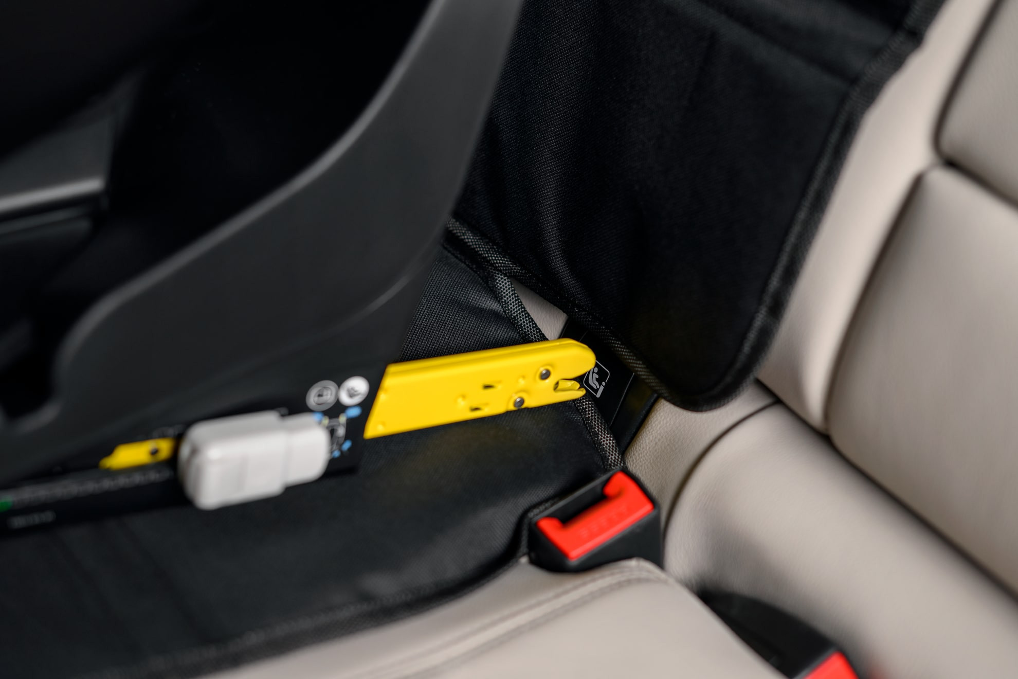 Hướng dẫn cách lắp đặt ghế an toàn trẻ em trên ô tô bằng hệ thống ISOFIX đúng chuẩn