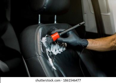 Cách vệ sinh khóa cài và dây đai của ghế an toàn trẻ em trên ô tô đúng cách