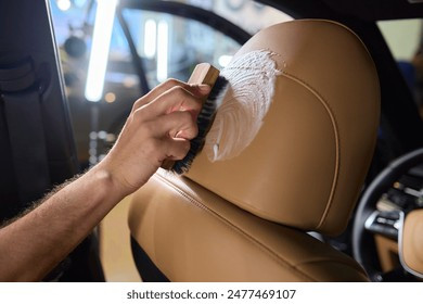 Cách vệ sinh khóa chốt của ghế an toàn trẻ em trên ô tô để tránh kẹt bẩn