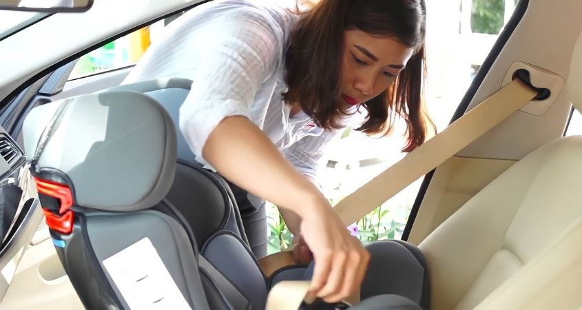 Lắp ghế ngược chiều người lái là bắt buộc đối với trẻ nhỏ dưới 1 tuổi