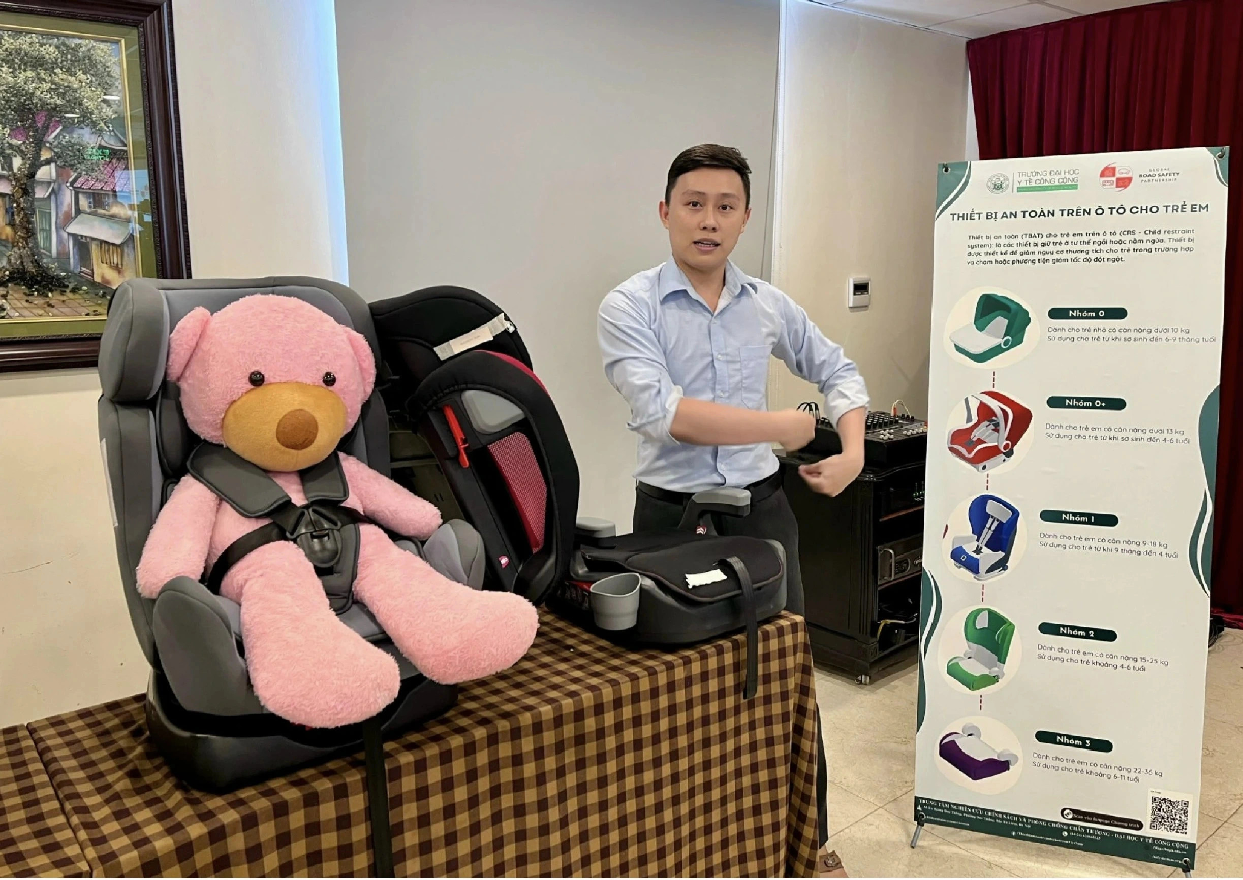 Quy định mới về trang bị thiết bị an toàn cho trẻ em trên ô tô đang thu hút sự quan tâm của dư luận