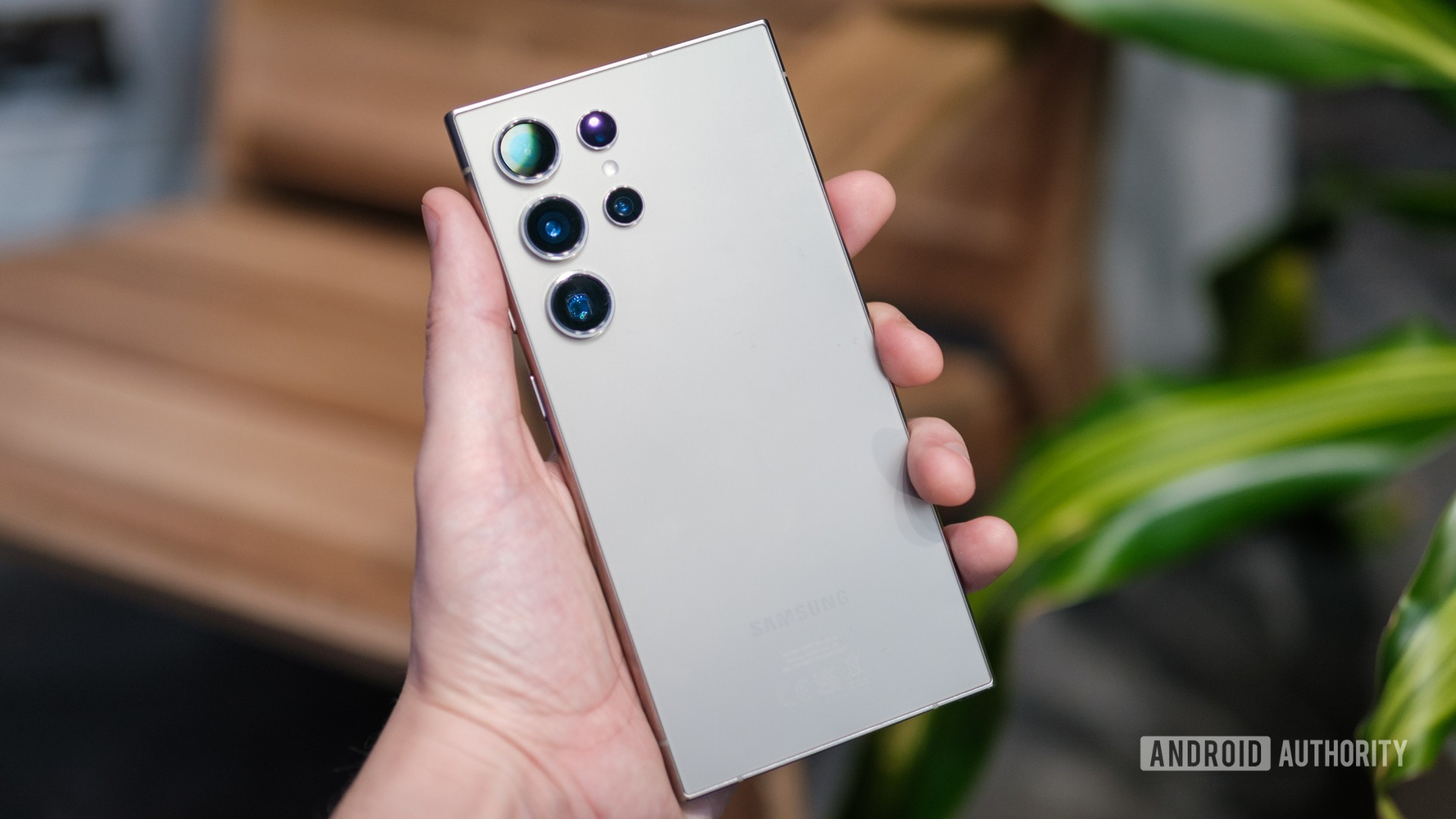 Giao diện chế độ một tay Samsung thu nhỏ màn hình giúp thao tác dễ dàng hơn