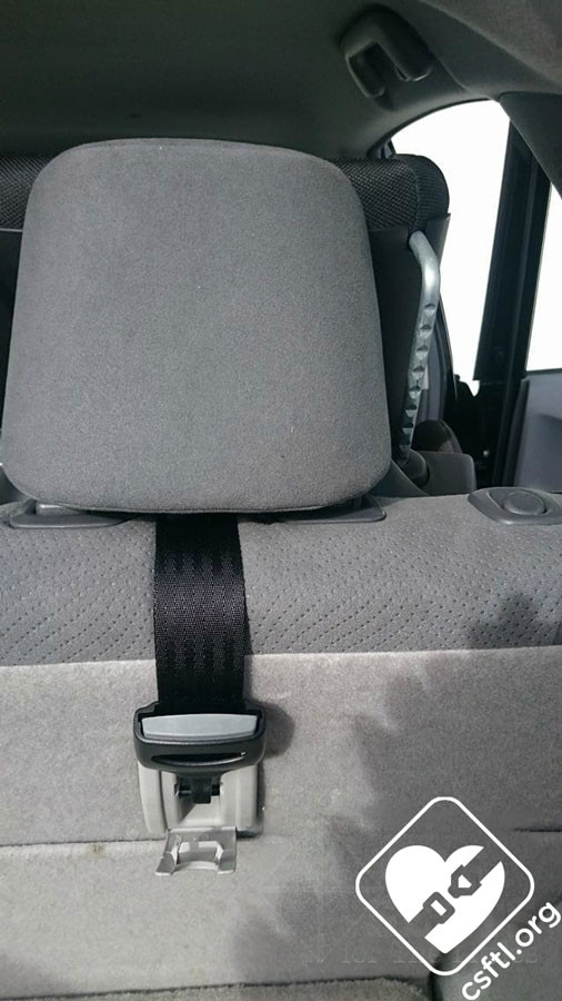 Cách thắt chặt dây móc cài phía sau Top Tether cho ghế an toàn trẻ em Chilux