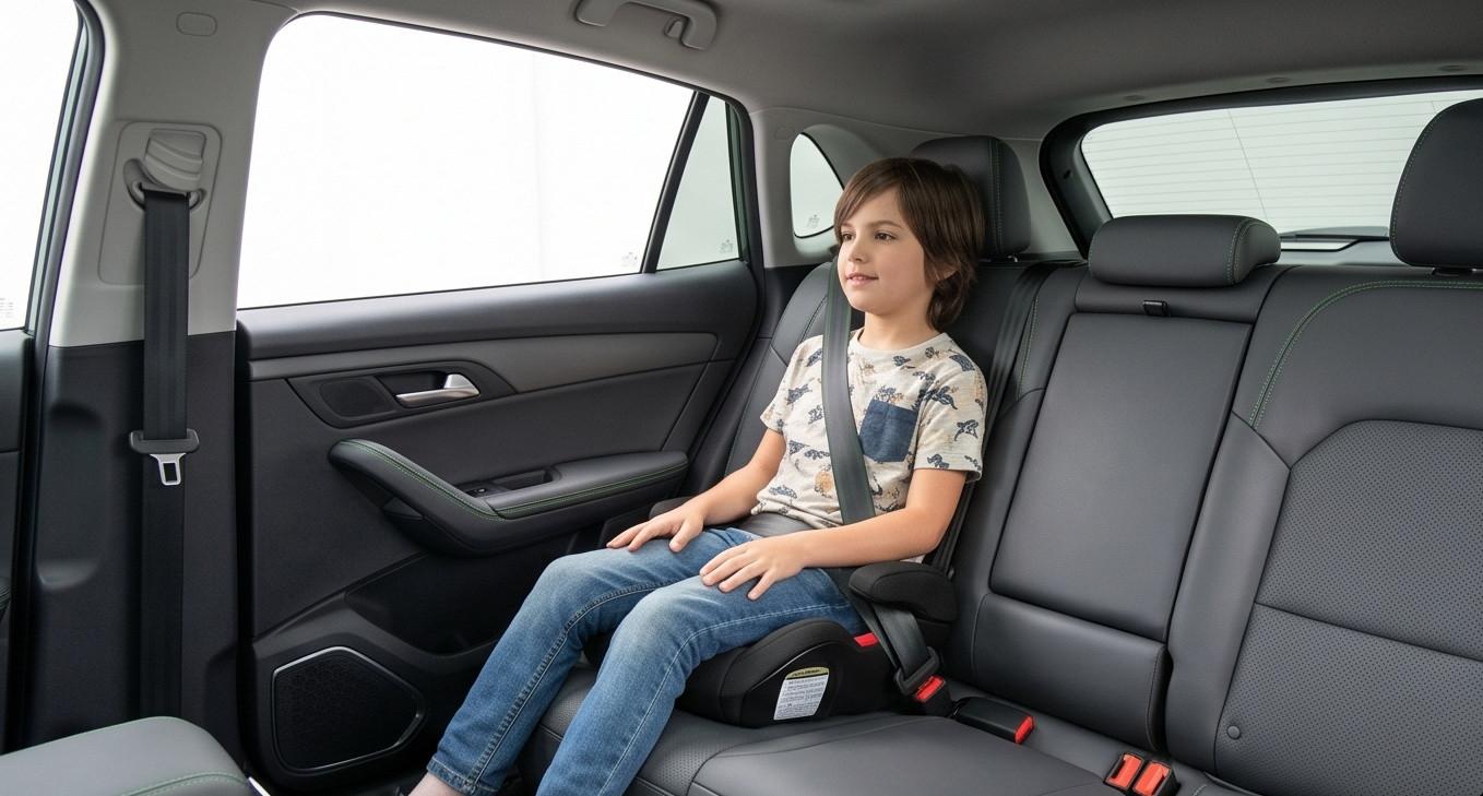 Sử dụng đệm an toàn trẻ em trên xe Vinfast Limo Green tối ưu không gian