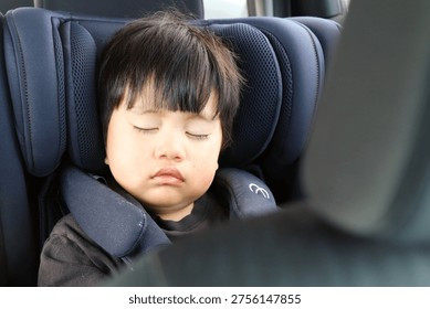 Sử dụng đệm an toàn trẻ em giúp bé thoải mái hơn khi đi xe khách đường dài