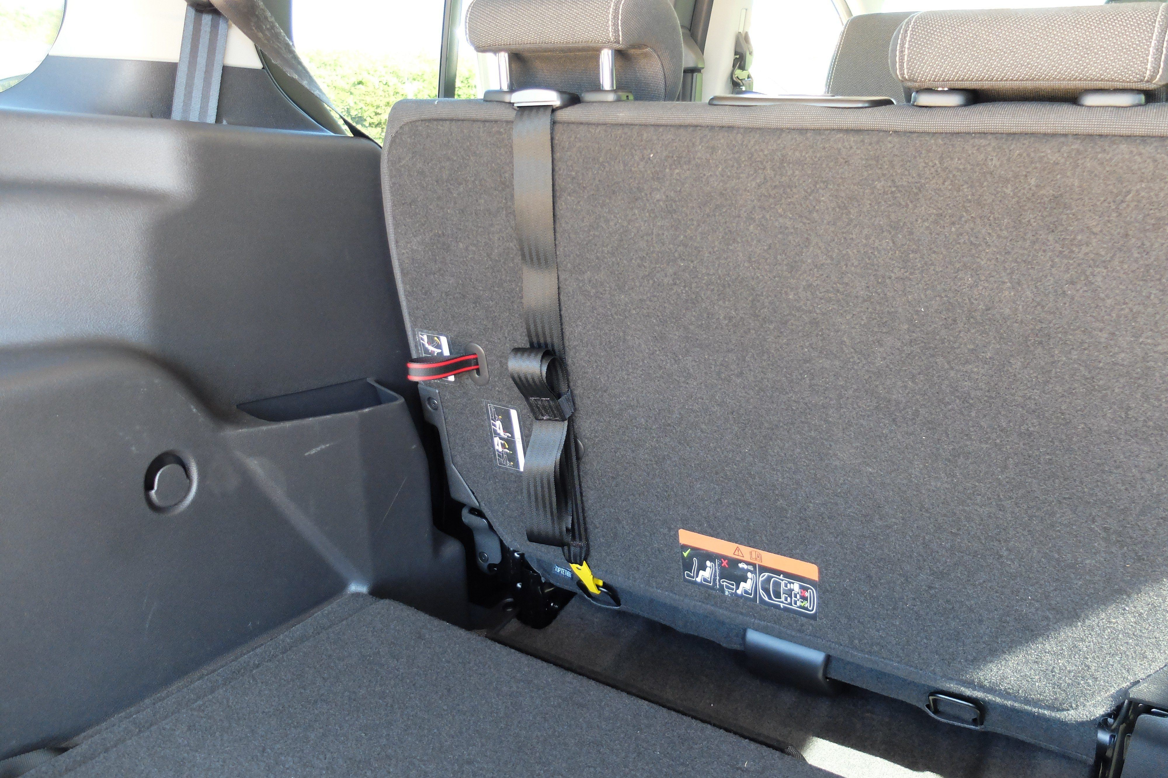 Hệ thống kết nối Isofix giúp việc lắp đặt ghế trở nên đơn giản và chính xác hơn bao giờ hết