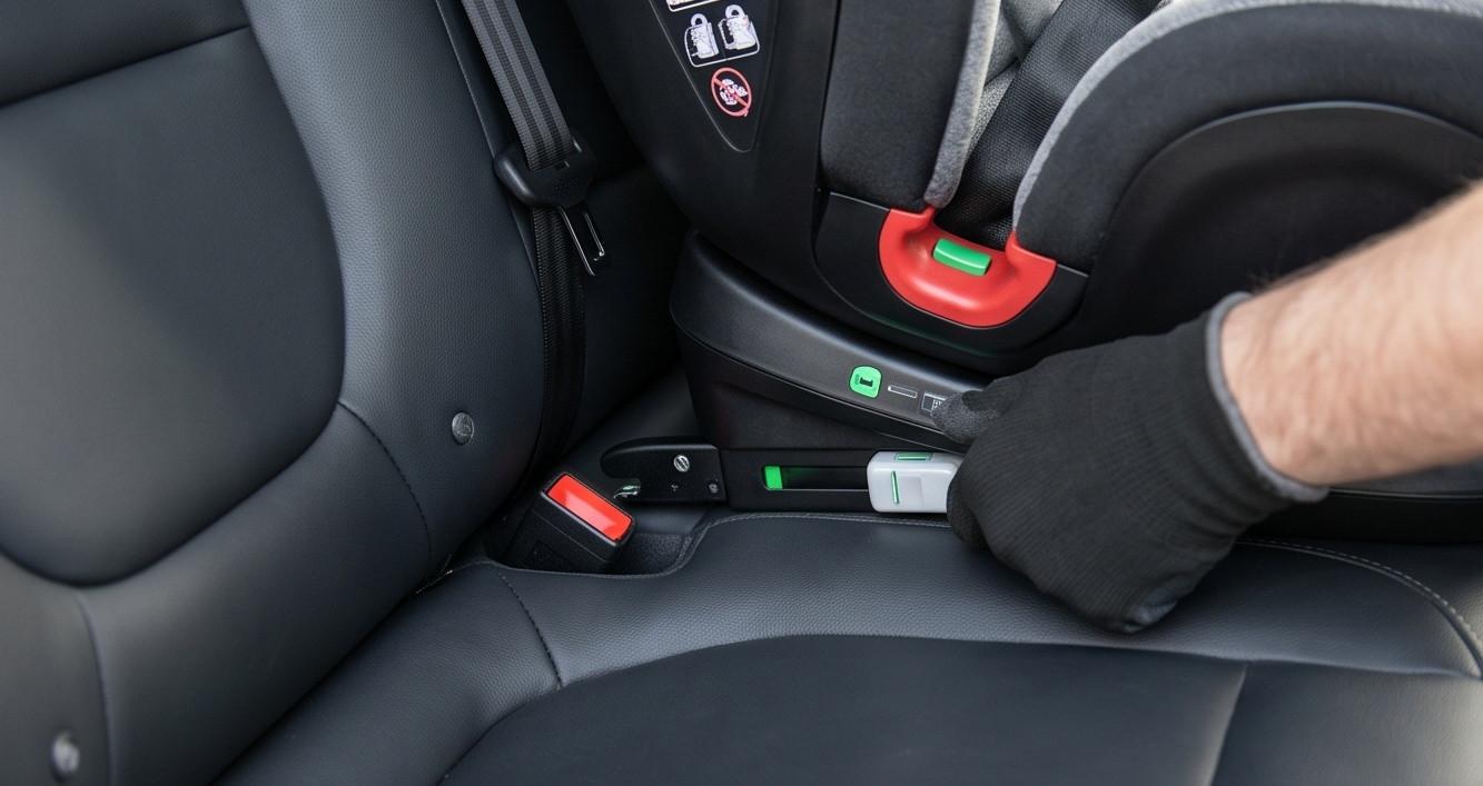 Lắp đặt ghế an toàn trẻ em trên xe MG ZS sử dụng hệ thống ISOFIX chuẩn