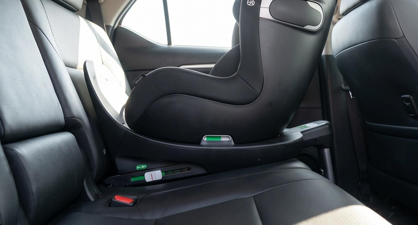 Lắp đặt ghế an toàn cho trẻ em trên xe Toyota Fortuner đảm bảo tiêu chuẩn ISOFIX