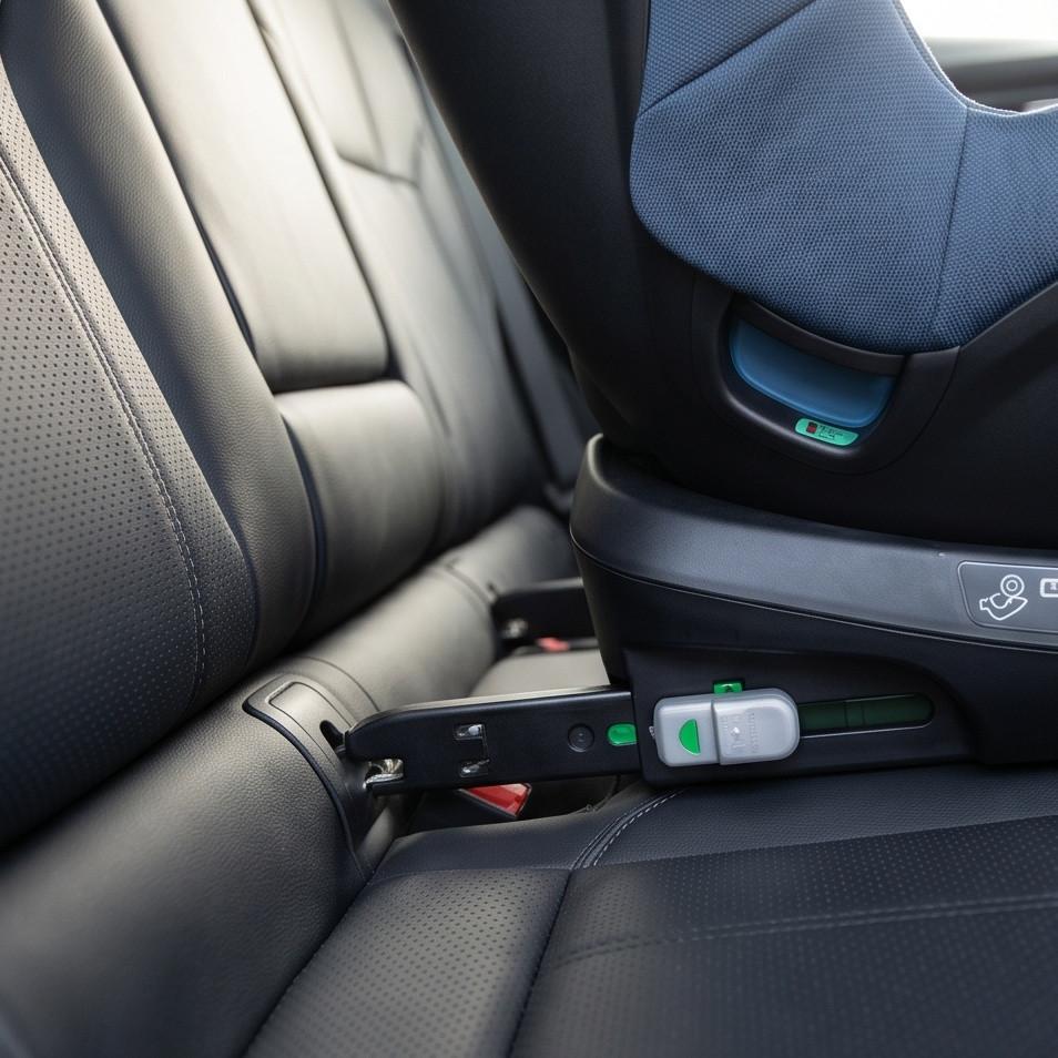 Ghế an toàn trẻ em lắp đặt bằng ISOFIX trên xe Subaru Forester vững chãi và không rung lắc