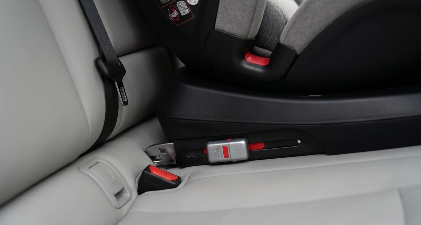 Lắp đặt ghế an toàn trẻ em bằng hệ thống ISOFIX trên xe Vinfast Vf6