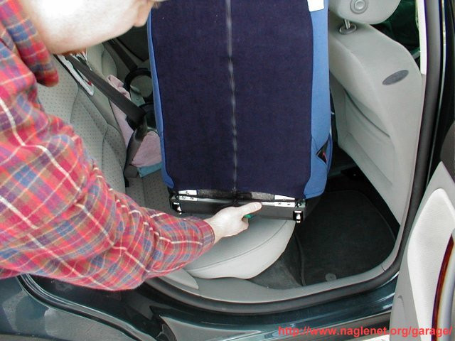 Hệ thống chốt Isofix và chân chống lật của ghế an toàn trẻ em Chilux
