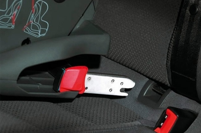 Hệ thống kết nối ISOFIX chắc chắn của ghế an toàn trẻ em Joie Duallo cao cấp