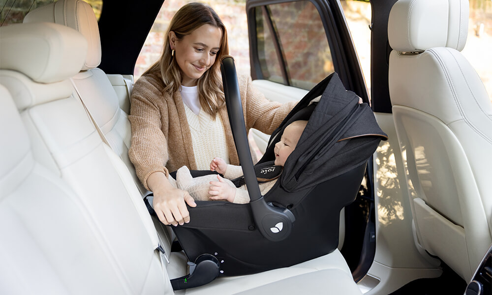 Hệ thống chốt Isofix kết nối ghế an toàn trẻ em Roy 360 với ô tô