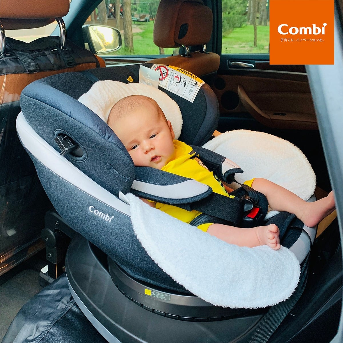 Sự tiện lợi của ghế an toàn trẻ em trên ô tô Combi Culmove xoay 360 độ