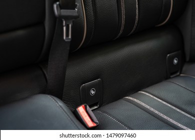 Cận cảnh hệ thống ISOFIX trên ghế an toàn trẻ em Reebaby giúp cố định ghế chắc chắn
