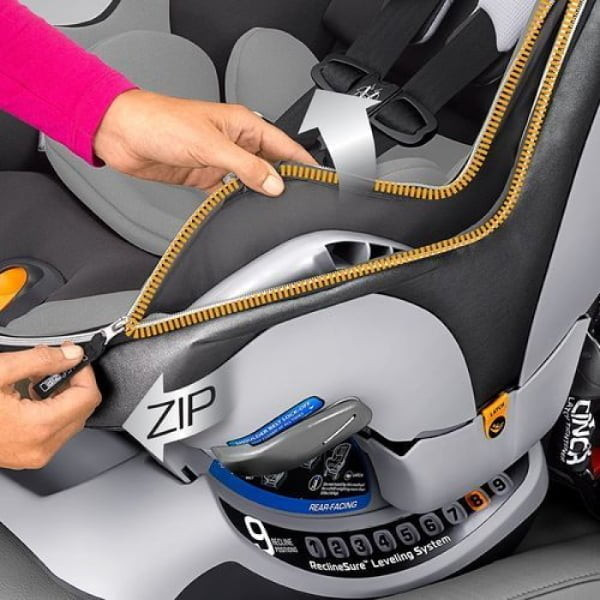 Hướng dẫn luồn dây hệ thống Isofix qua khe xanh dương trên ghế an toàn trẻ em