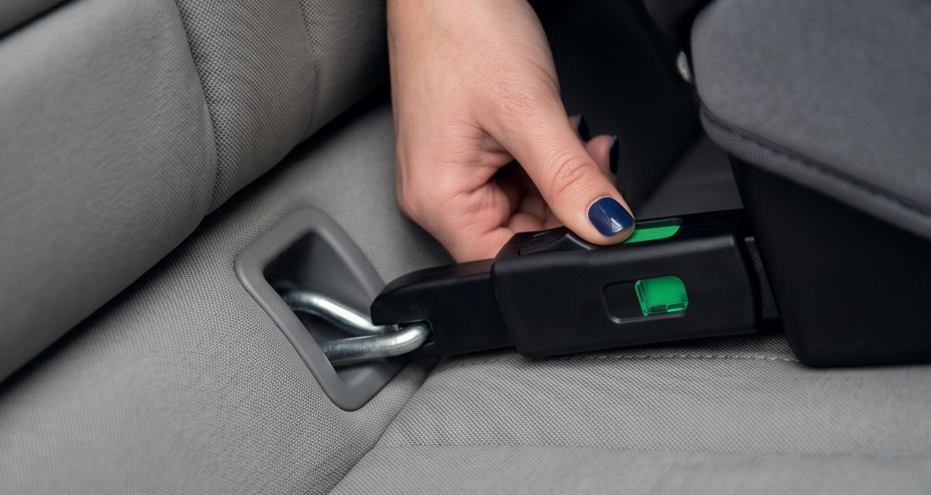 Hệ thống chốt ISOFIX hỗ trợ cố định ghế an toàn cho trẻ em an toàn tuyệt đối