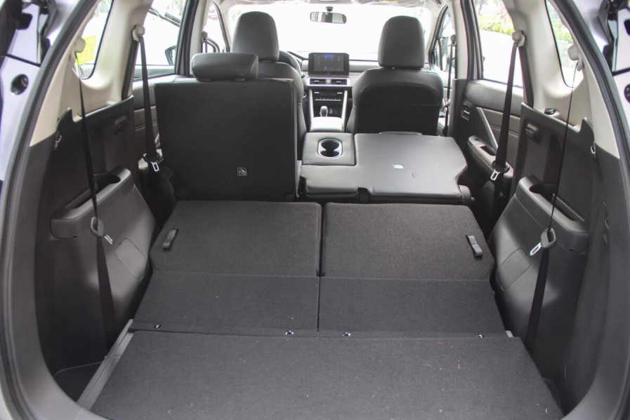 Khoang hành lý rộng rãi của các dòng xe SUV hiện đại giúp việc sắp xếp đồ đạc trở nên dễ dàng hơn