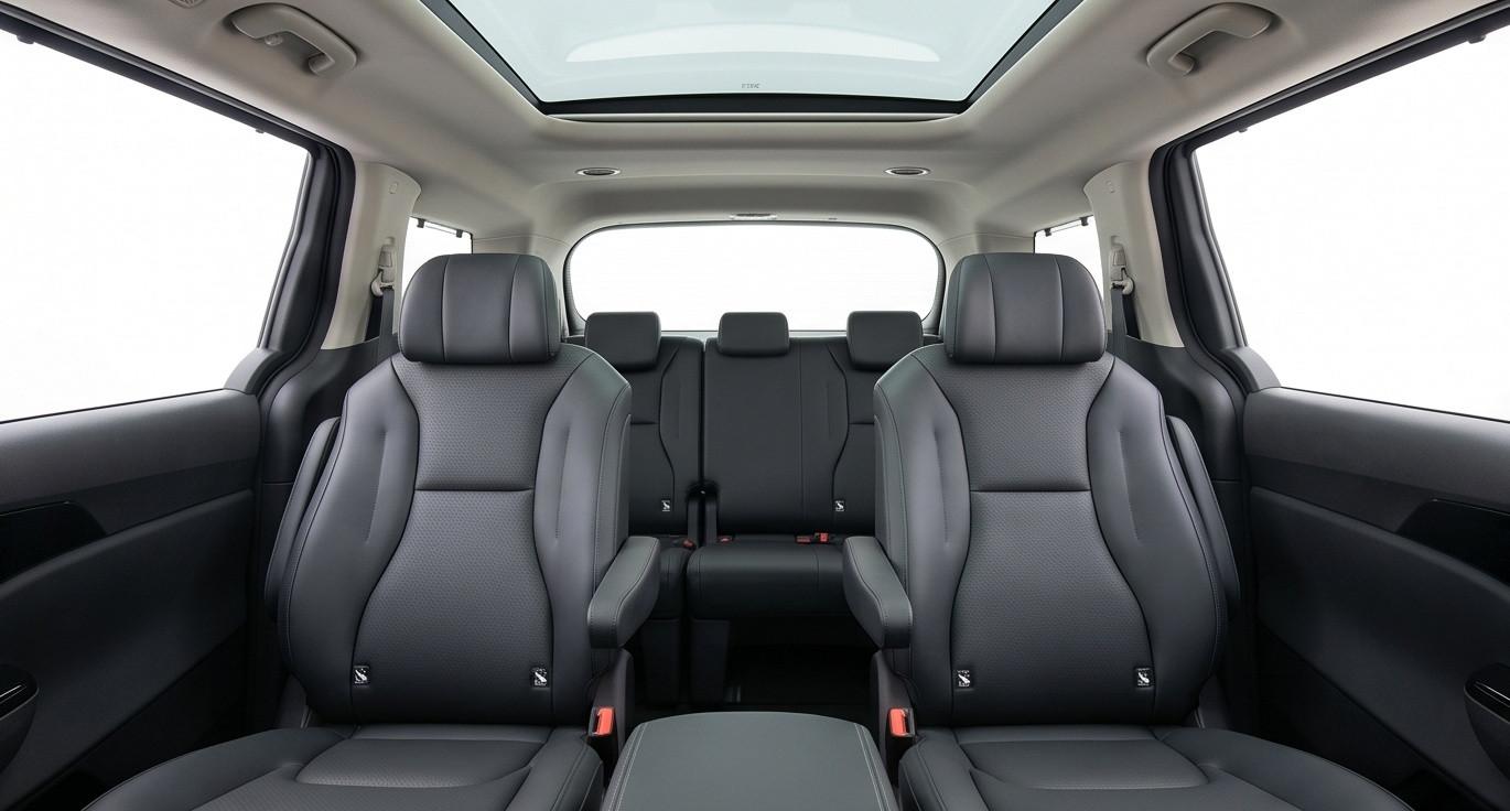 Hệ thống ISOFIX trên xe Kia Carnival hỗ trợ lắp đặt ghế an toàn trẻ em tiện lợi