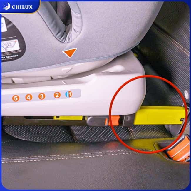 Hệ thống chốt ISOFIX giúp lắp đặt ghế an toàn trẻ em trên ô tô vững chãi nhất