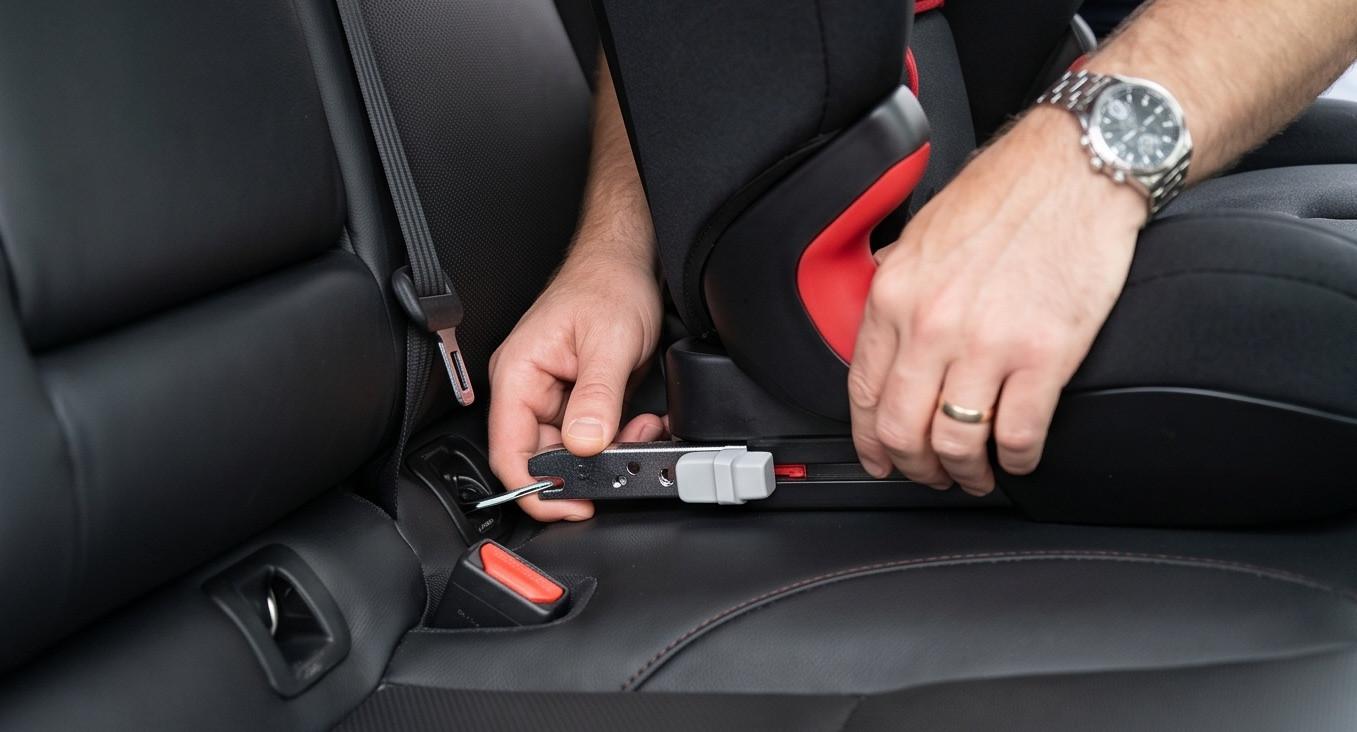 Hướng dẫn lắp đặt ghế an toàn trẻ em trên ô tô Mazda3 sử dụng hệ thống ISOFIX