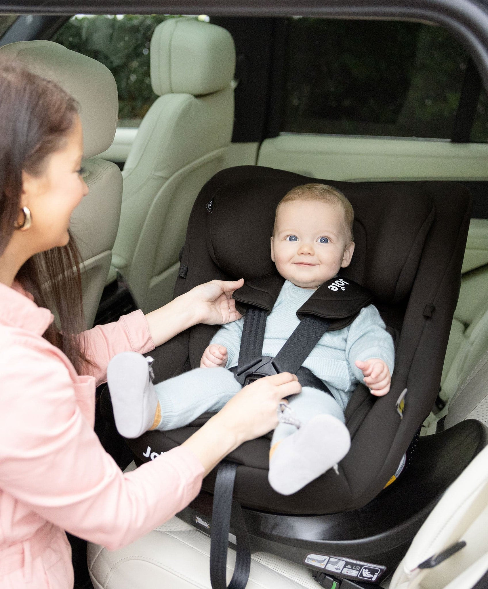 Sự khác biệt giữa ghế an toàn trẻ em chuyên dụng và các loại nôi an toàn trên ô tô