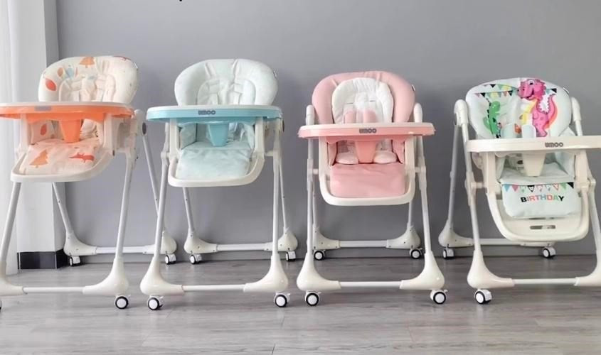 Ghế ăn dặm Umoo với thiết kế chắc chắn và màu sắc hiện đại