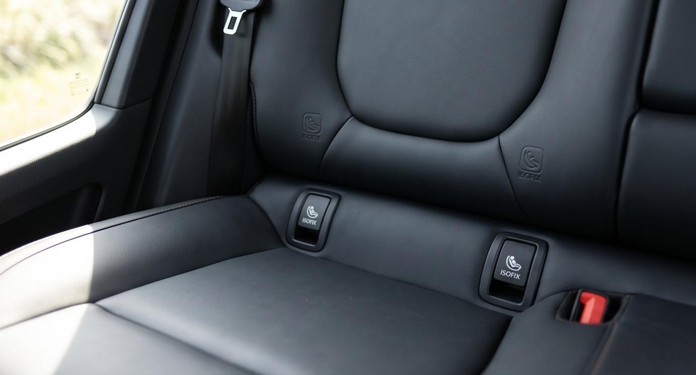 Hệ thống móc khóa ISOFIX được tích hợp sẵn trên hàng ghế sau của xe ô tô MG ZS
