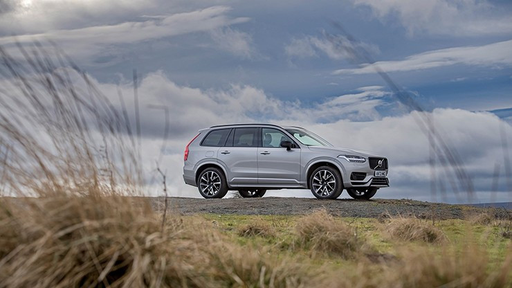Cận cảnh chiếc Volvo XC90 sau va chạm cho thấy khoang lái vẫn giữ được hình dạng tương đối nguyên vẹn